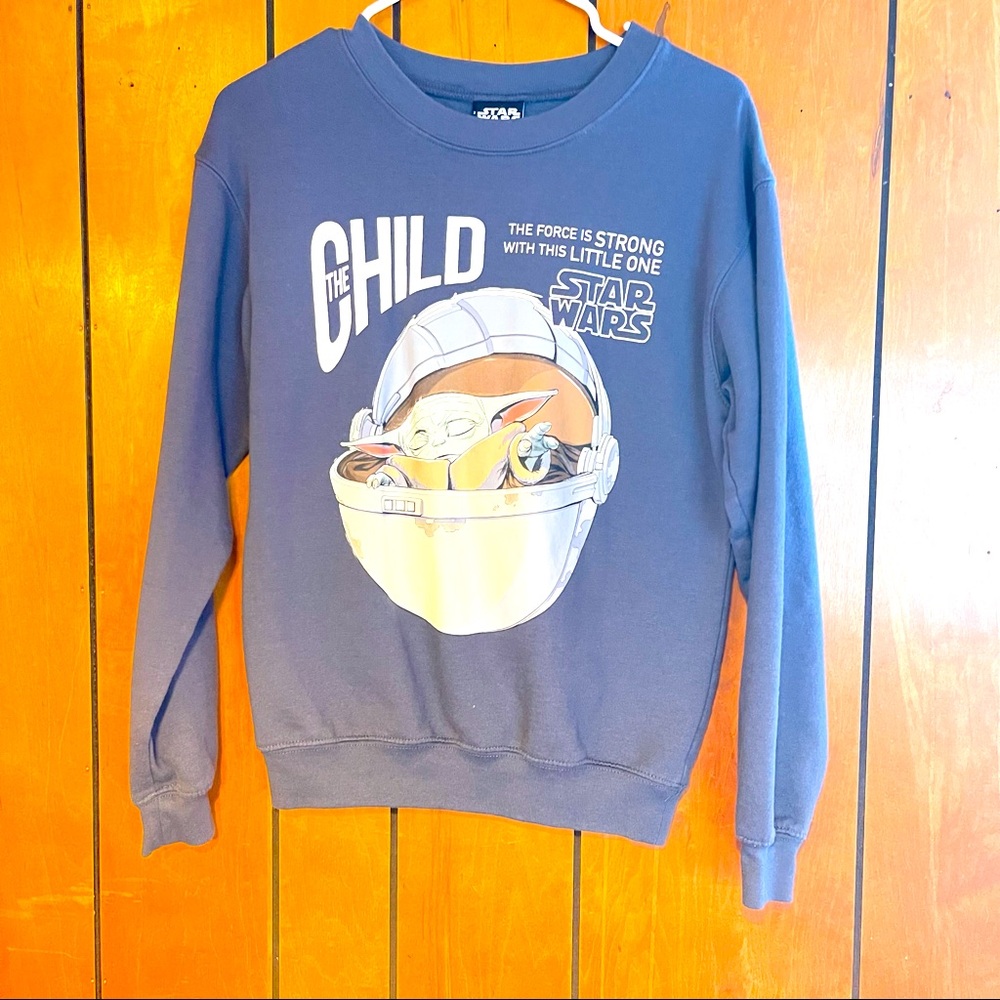 Star Star Wars sweatshirt gray with baby Yoda on the front size extra small